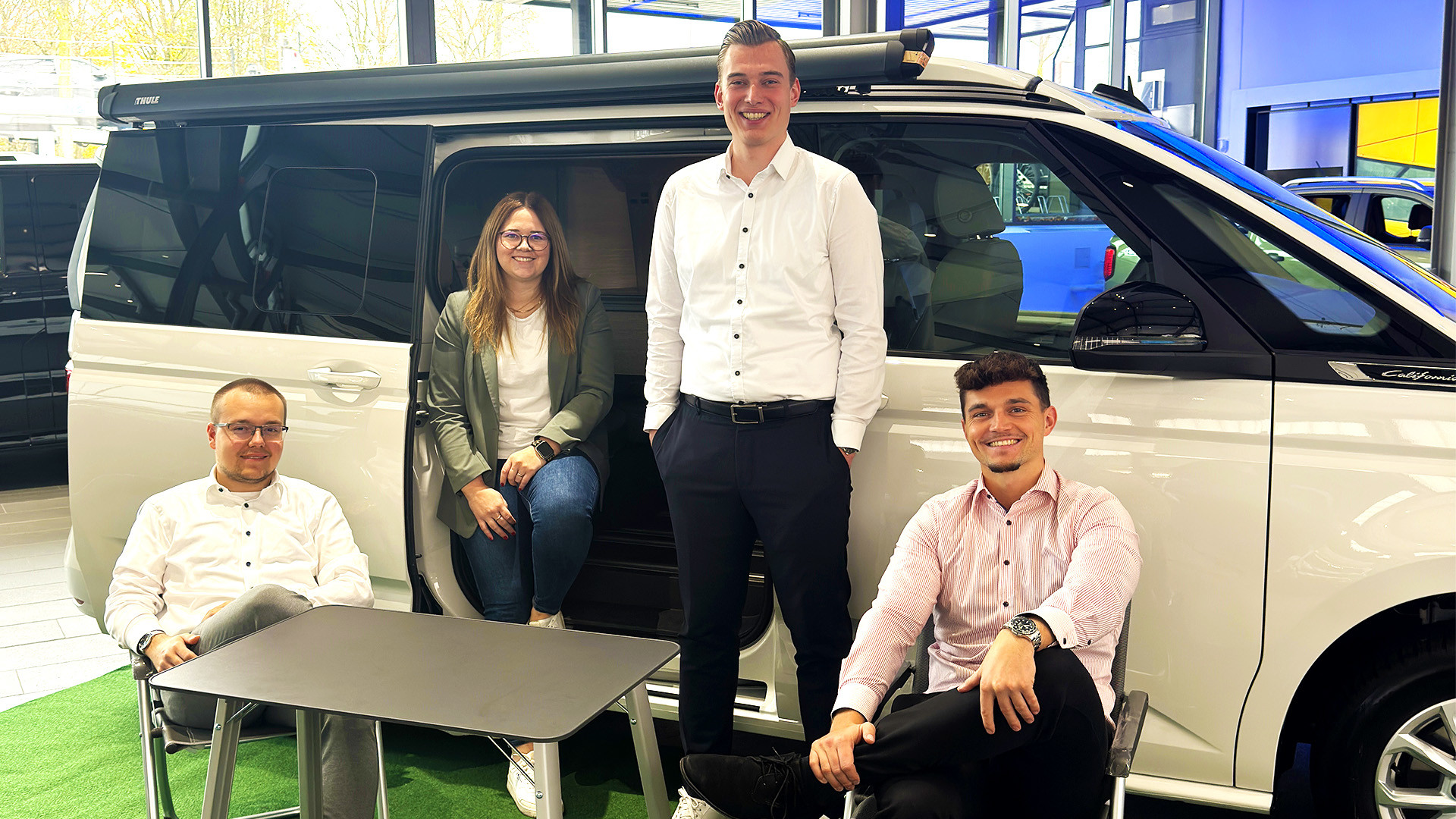 Gruppenfoto Mitarbeiter Nutzfahrzeuge KMS Gruppenfoto Mitarbeiter Nutzfahrzeuge KMS