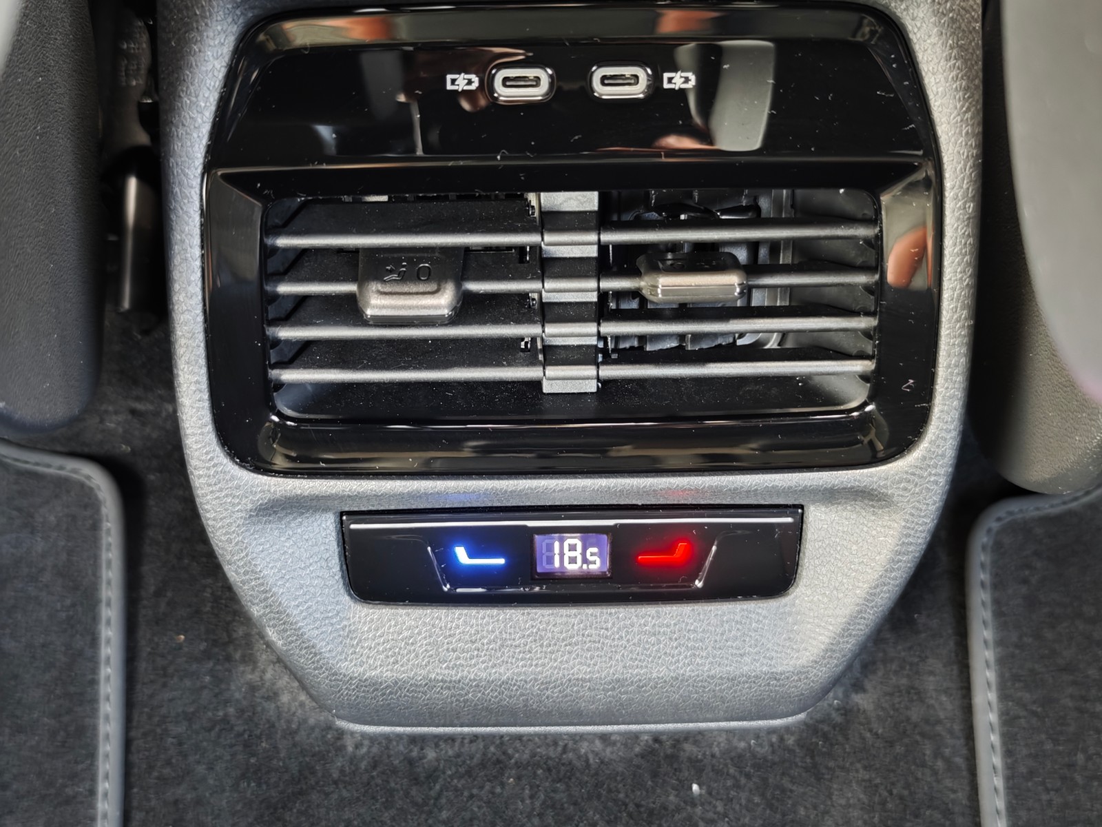 Volkswagen ID.4 Pro AHK*Komfort+*Interieur+*Infotain+*Design**