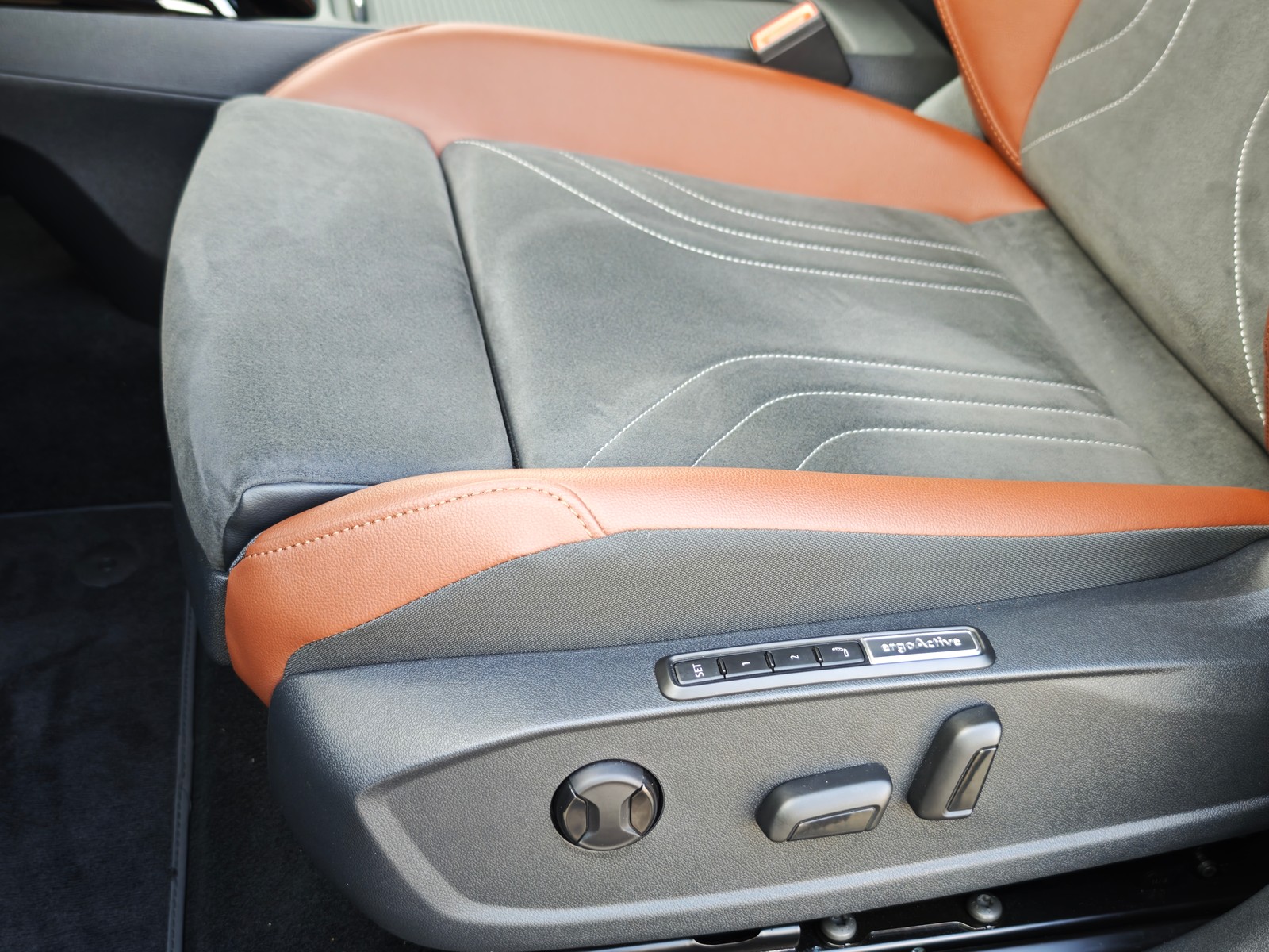 Volkswagen ID.4 Pro AHK*Komfort+*Interieur+*Infotain+*Design**