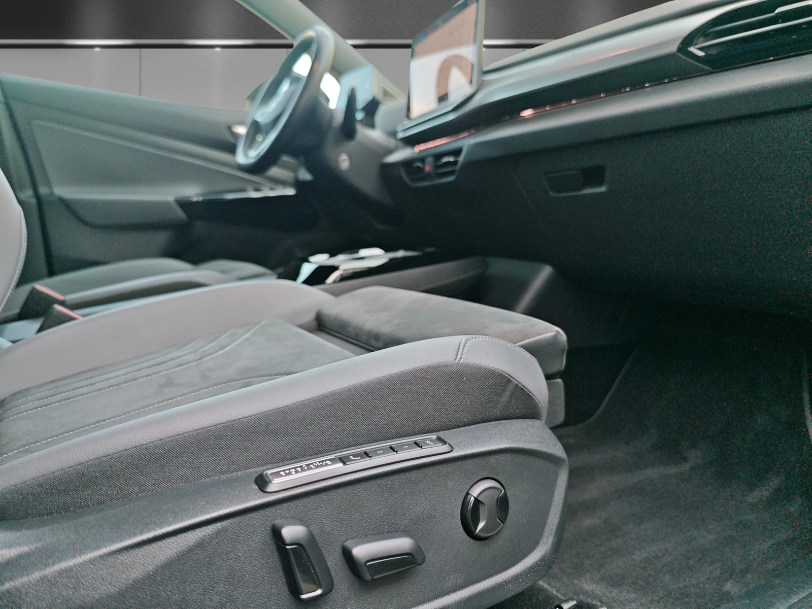 Volkswagen ID.4 Pro BlackStyle*AHK*WäPu*5Pakete*