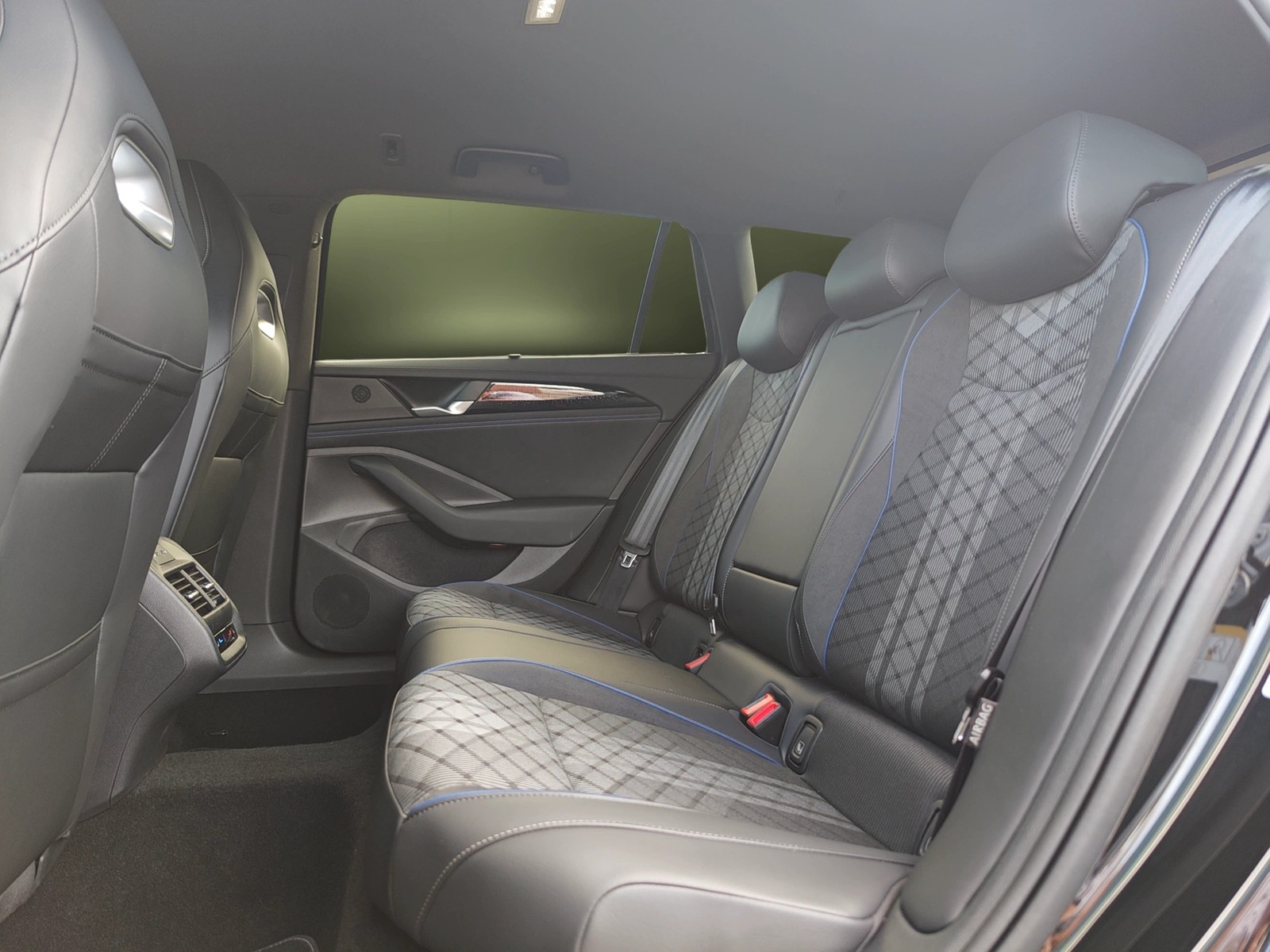 Volkswagen Passat Variant R-Line