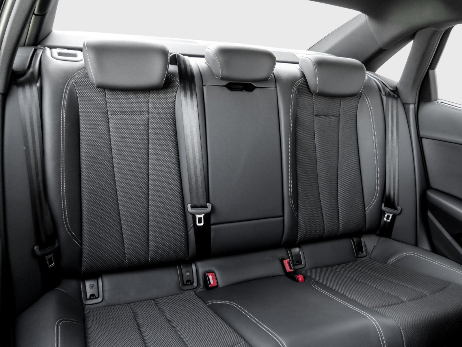 Audi A4 Limousine S