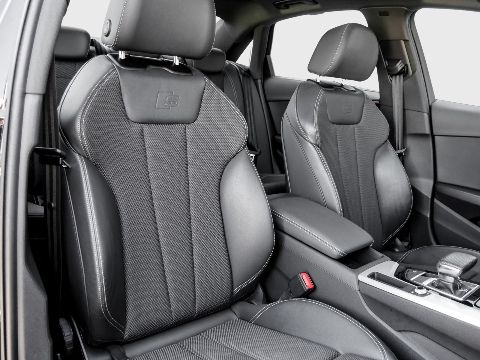 Audi A4 Limousine S