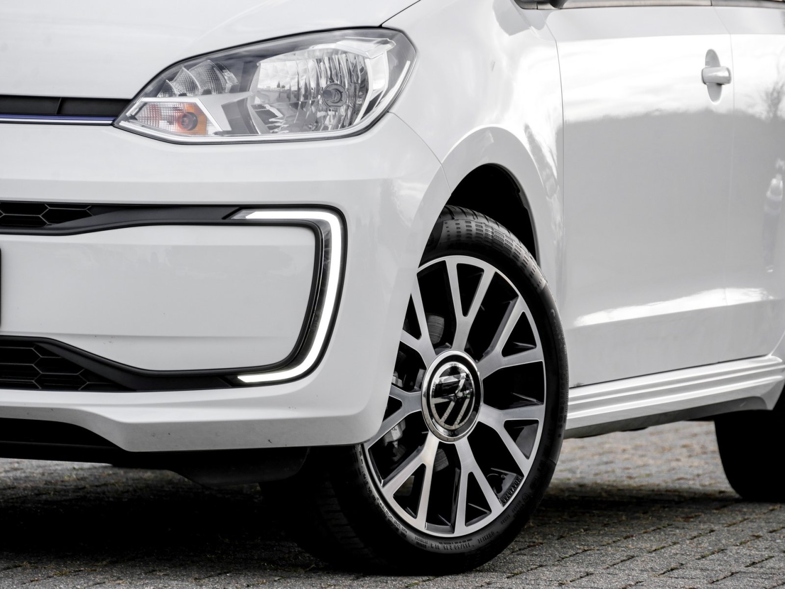 Volkswagen e-up! move maps+more