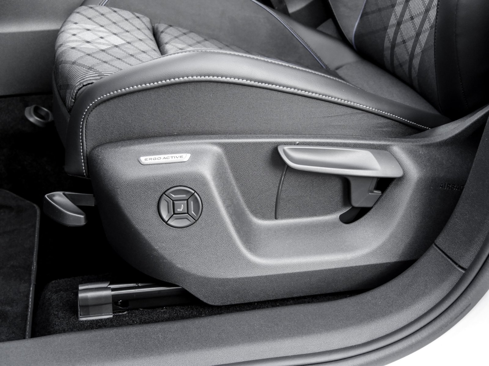 Volkswagen Tiguan R-Line Black