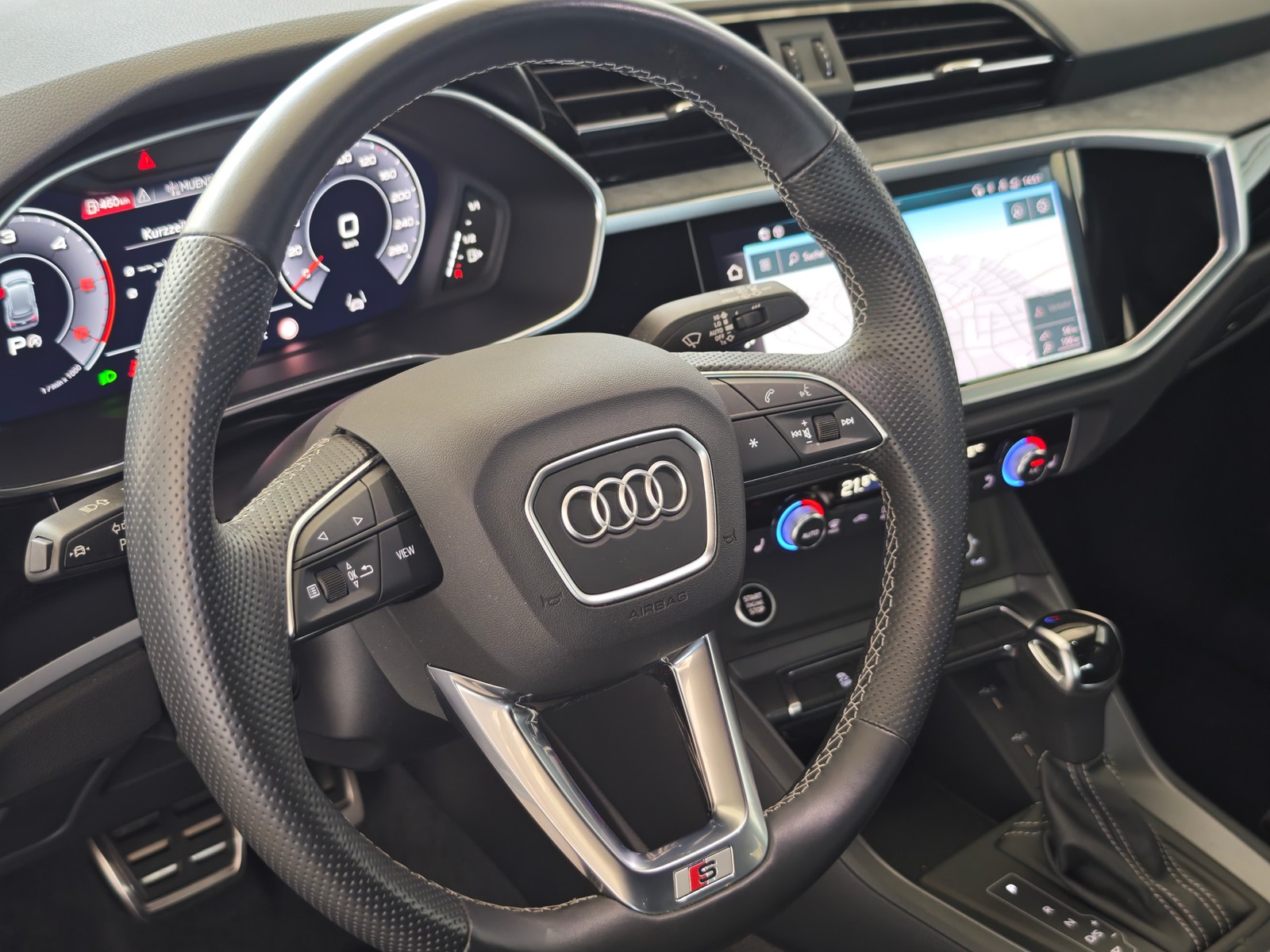 Audi Q3 S line