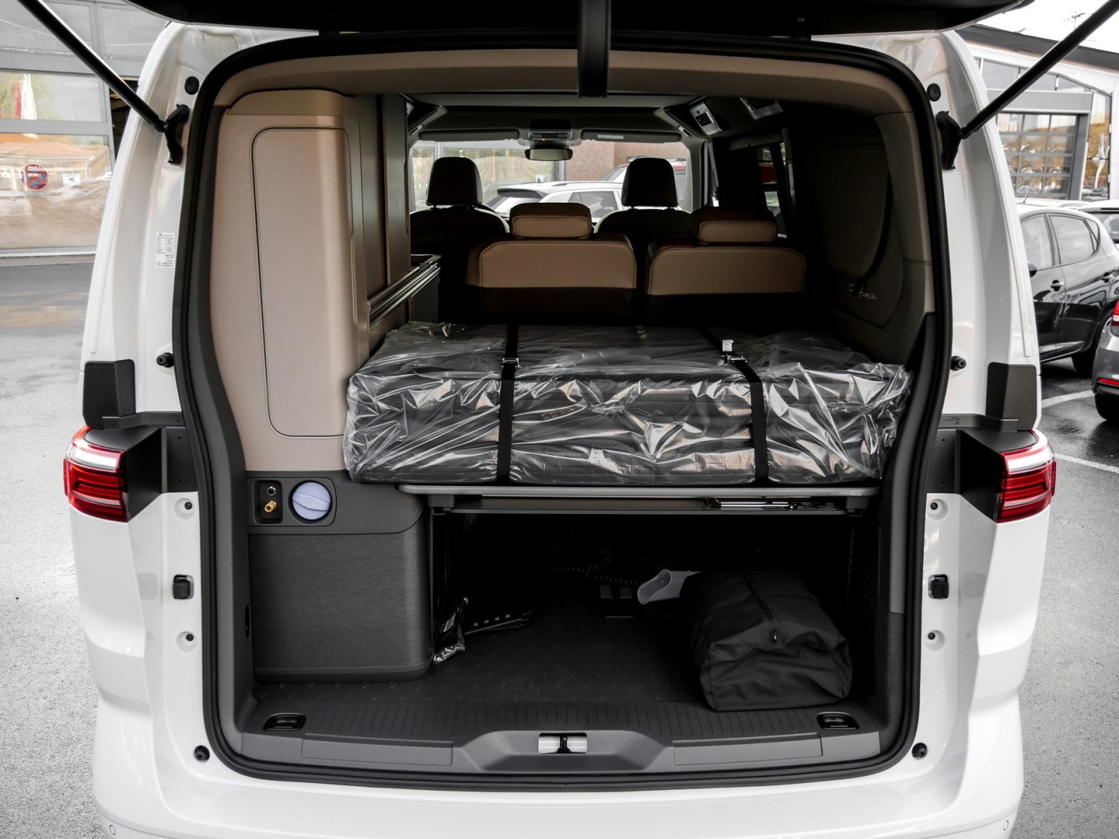 Volkswagen T7 California Coast