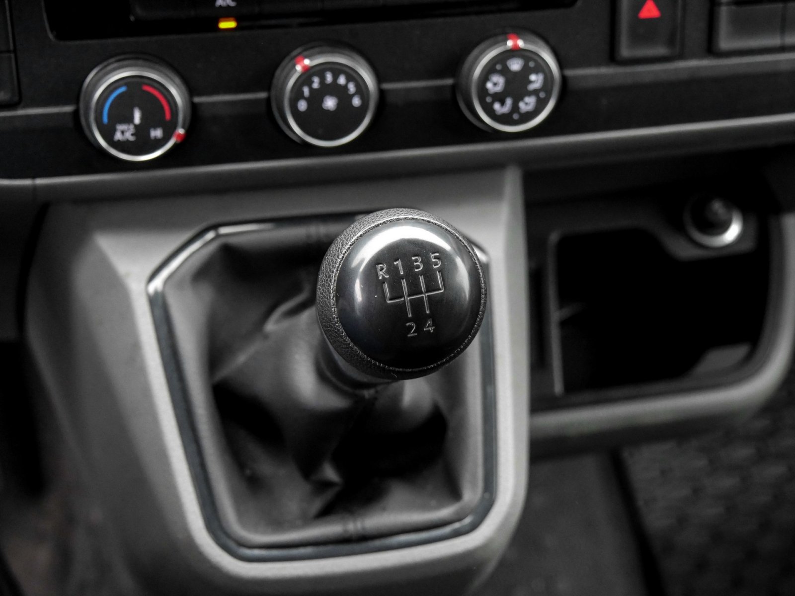 Volkswagen T6 Transporter 6.1